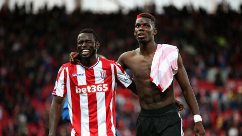 Mame Biram y Pogba se retiran del terreno de juego tras el Stoke - United