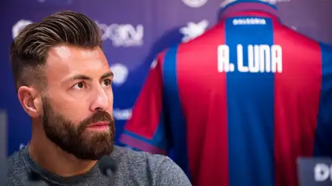 Antonio Luna, jugador del Levante Antonio Luna, jugador del Levante