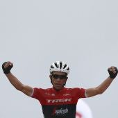 Contador celebra su victoria en la vigésima etapa de La Vuelta