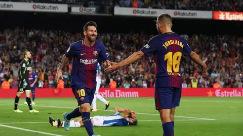 Leo Messi celebra con Jordi Alba uno de sus goles contra el Espanyol Leo Messi celebra con Jordi Alba uno de sus goles contra el Espanyol