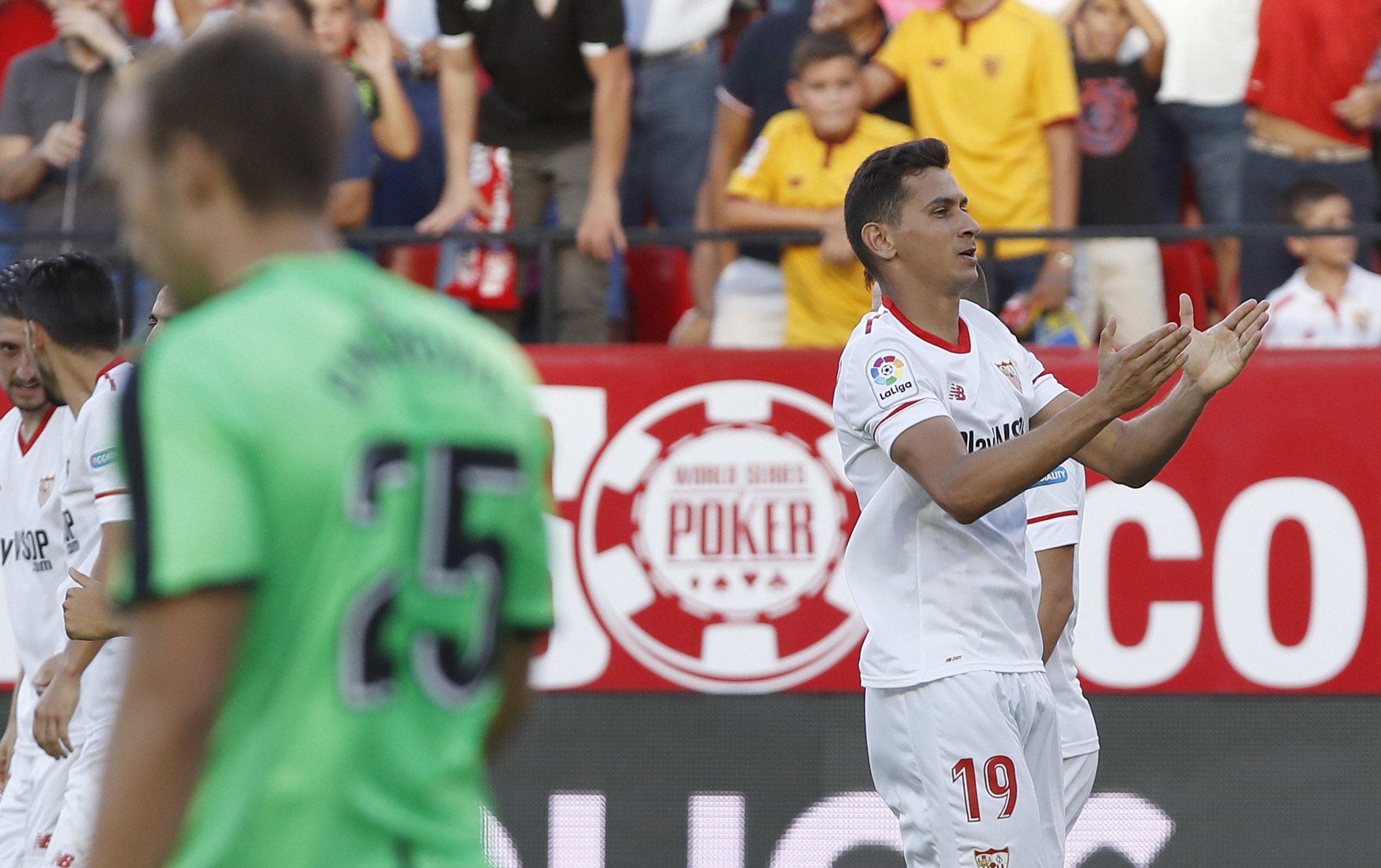 El Sevilla logra una solvente victoria ante el Eibar antes de su estreno en Champions El Sevilla logra una solvente victoria ante el Eibar antes de su estreno en Champions