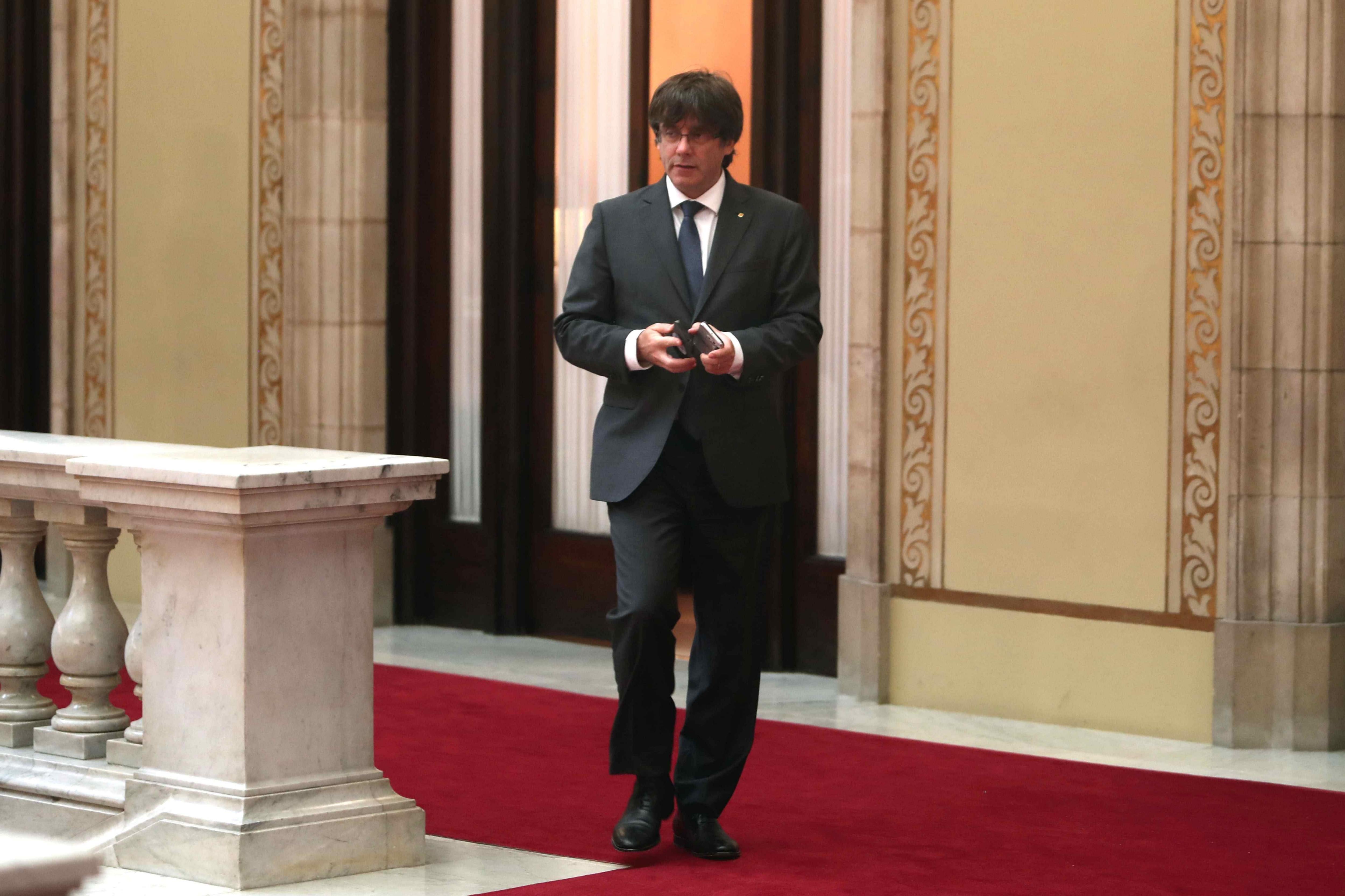 Puigdemont dice que ley referéndum "sigue vigente" porque el TC está "deslegitimado" Puigdemont dice que ley referéndum "sigue vigente" porque el TC está "deslegitimado"