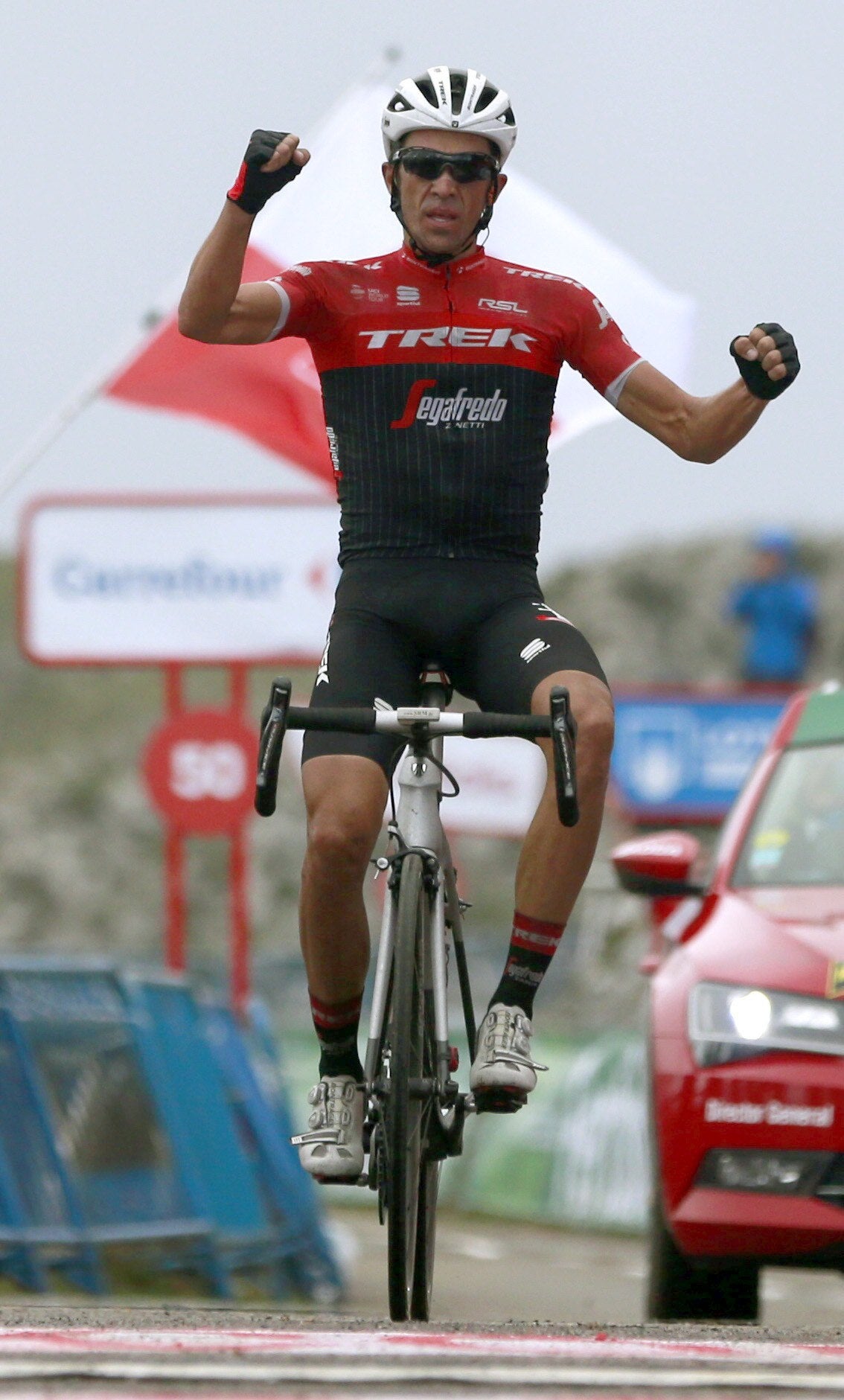 Alberto Contador, entre lágrimas: "No puede haber una despedida mejor" Alberto Contador, entre lágrimas: "No puede haber una despedida mejor"