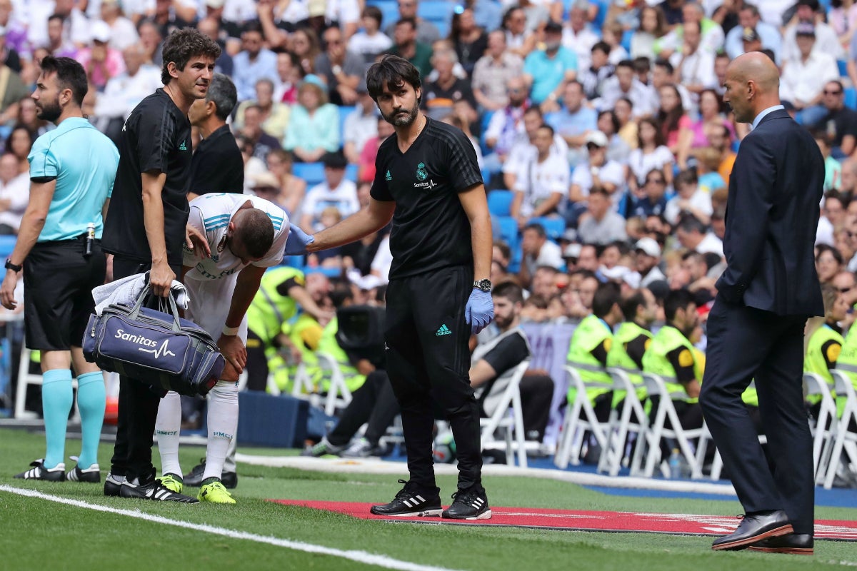 Benzema sufre una lesión muscular en el muslo derecho Benzema sufre una lesión muscular en el muslo derecho