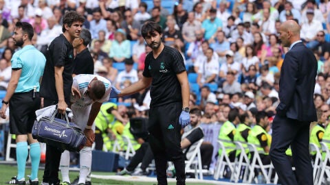 Benzema se retira lesionado