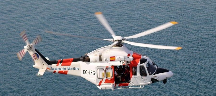 Un helicóptero de Salvamento Marítimo Un helicóptero de Salvamento Marítimo