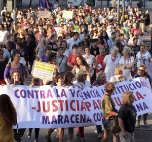 Numerosos manifestantes convocados por varias plataformas feministas de Granada y de toda España recorren las calles de Granada en apoyo a Juana Rivas y las víctimas de violencia de género Numerosos manifestantes convocados por varias plataformas feministas de Granada y de toda España recorren las calles de Granada en apoyo a Juana Rivas y las víctimas de violencia de género