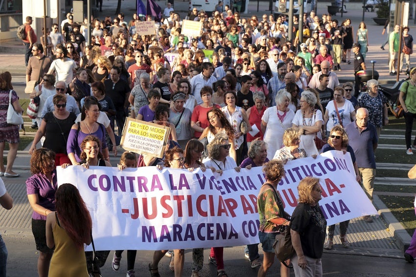 Granada vuelve a vestirse de morada contra el repunte de la violencia de género Granada vuelve a vestirse de morada contra el repunte de la violencia de género
