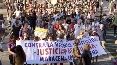 Numerosos manifestantes convocados por varias plataformas feministas de Granada y de toda Espa&ntilde;a recorren las calles de Granada en apoyo a Juana Rivas y las v&iacute;ctimas de violencia de g&eacute;nero