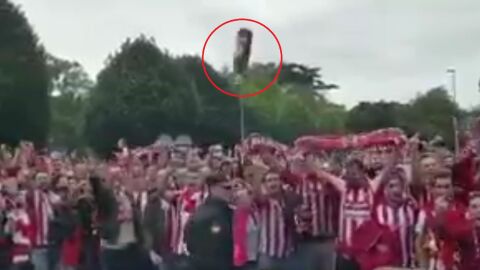 La botella que impact&oacute; contra el autob&uacute;s del Oviedo