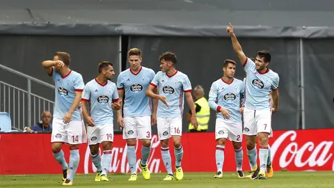 Los jugadores del Celta celebran el gol de Maxi Gómez ante el Alavés Los jugadores del Celta celebran el gol de Maxi Gómez ante el Alavés