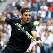 Rafa Nadal corta la bola de revés en la final del US Open