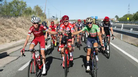 Zakarin, Froome y Nibali brindan durante la última etapa de la Vuelta Zakarin, Froome y Nibali brindan durante la última etapa de la Vuelta