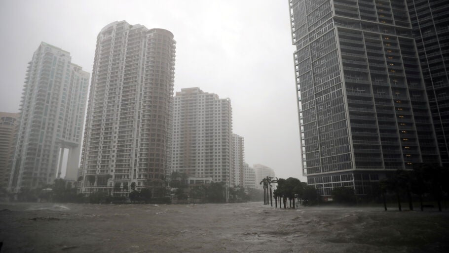 El nivel del agua sube en Miami al paso del hurac&aacute;n Irma