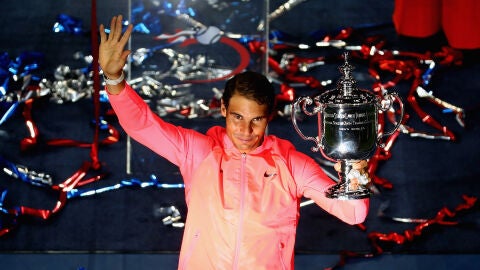 Rafa Nadal, con el trofeo de campe&oacute;n del US Open en la mano