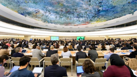 Delegados de la ONU durante una reuni&oacute;n 