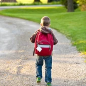 Niño de espaldas Niño de espaldas