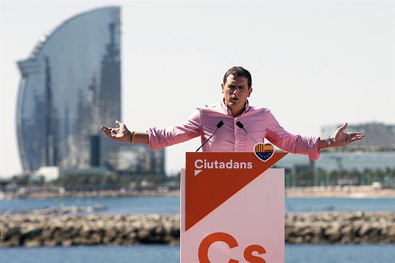 Ciudadanos presentará una moción de apoyo al Gobierno y a la Justicia ante el desafío independentista Ciudadanos presentará una moción de apoyo al Gobierno y a la Justicia ante el desafío independentista