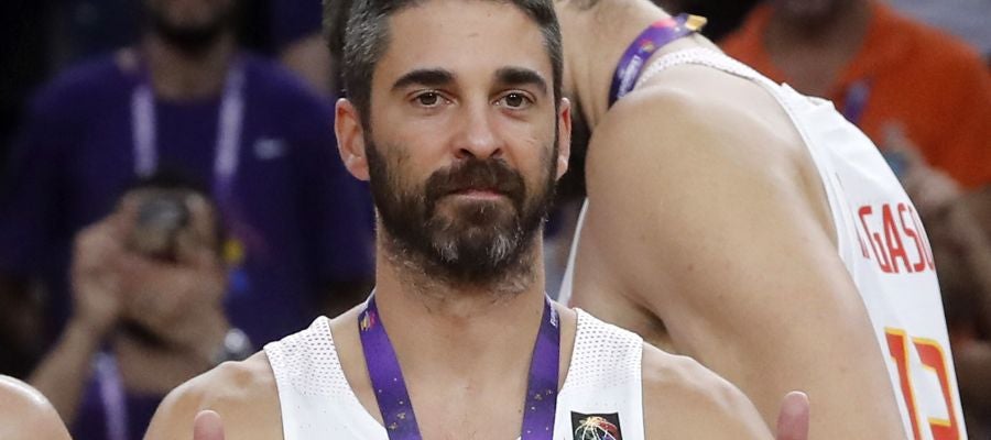 Juan Carlos Navarro celebra el bronce logrado en el Eurobasket Juan Carlos Navarro celebra el bronce logrado en el Eurobasket