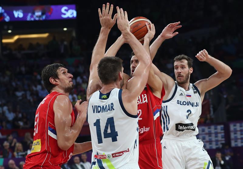 Eslovenia se lleva su primer título europeo tras vencer a Serbia Eslovenia se lleva su primer título europeo tras vencer a Serbia