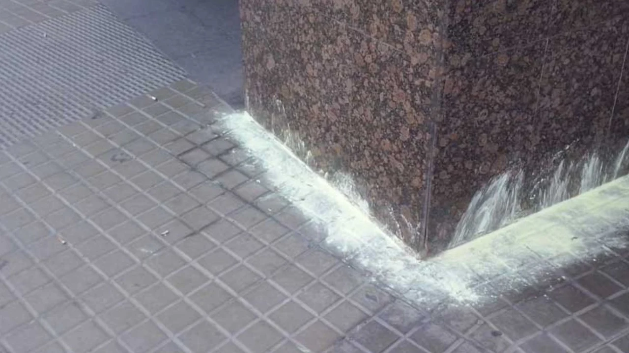 Esquina cubierta con azufre