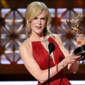 Nicole Kidman con su premio Emmy por 'Big Little Lies'