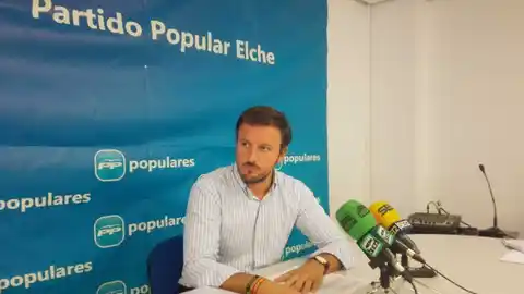 Pablo Ruz en la sede del PP de Elche Pablo Ruz en la sede del PP de Elche