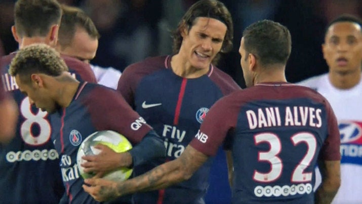Cavani seguirá siendo la primera opción para los penaltis en el PSG por delante de Neymar Cavani seguirá siendo la primera opción para los penaltis en el PSG por delante de Neymar