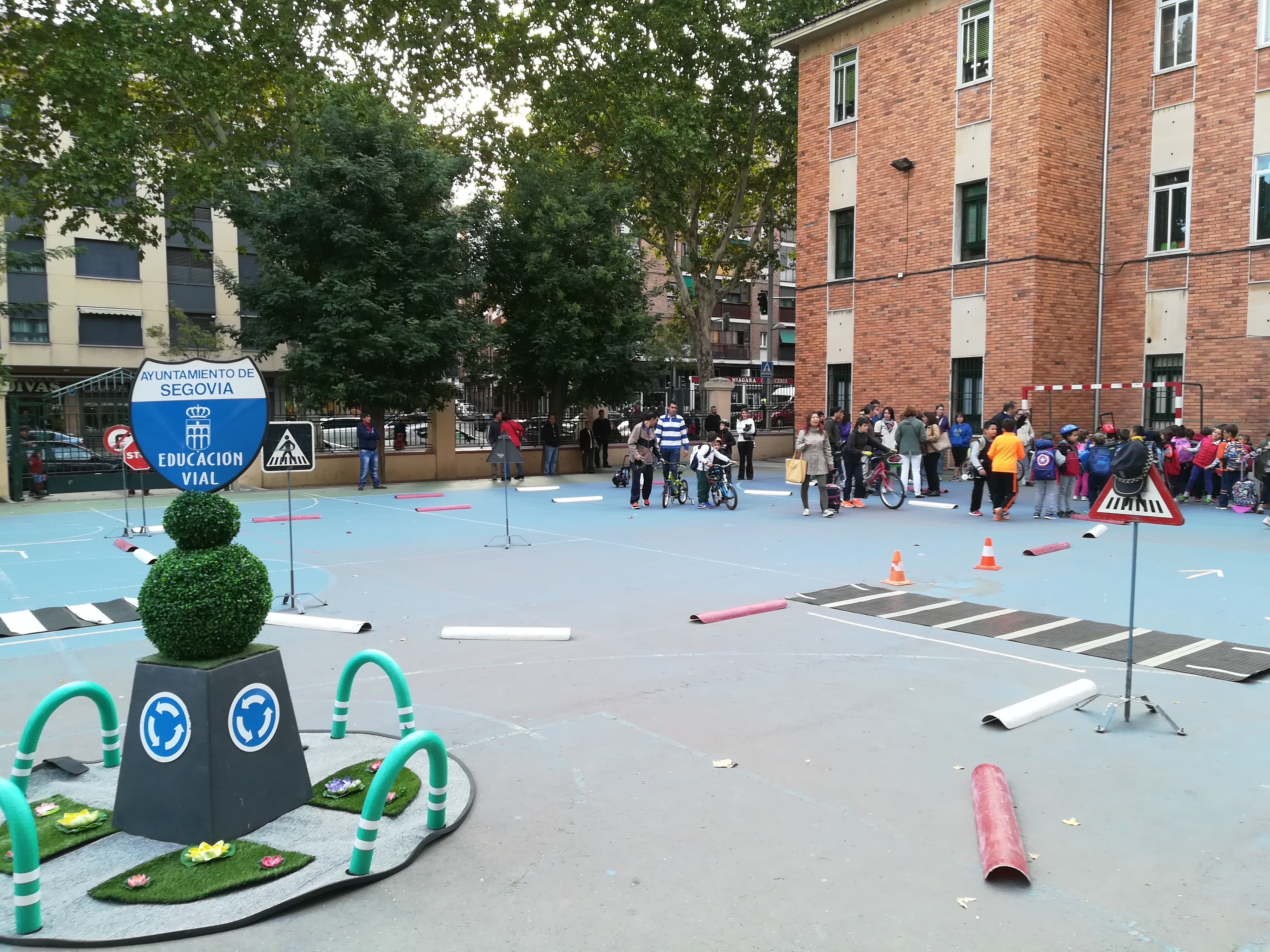 La Policía Local enseña las normas de tráfico en los colegios La Policía Local enseña las normas de tráfico en los colegios