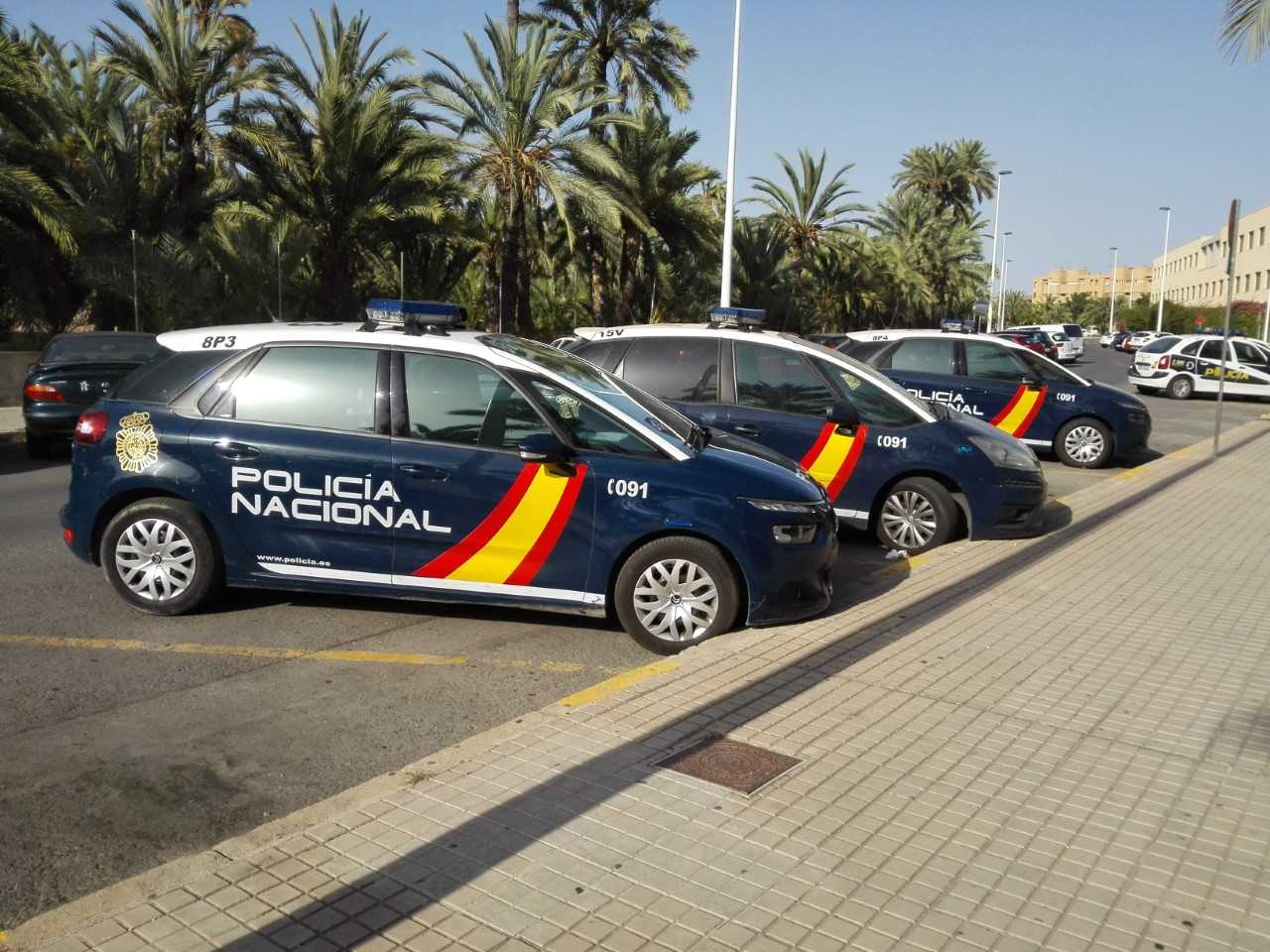 Detenido el gerente de unos locales en Elche donde realizaban masajes eróticos y explotaban sexualmente a las trabajadoras Detenido el gerente de unos locales en Elche donde realizaban masajes eróticos y explotaban sexualmente a las trabajadoras