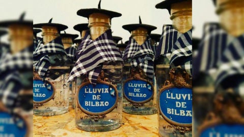 Botellas de 'Lluvia de Bilbao'