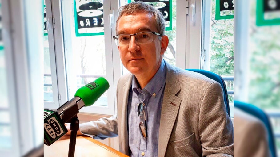 Santiago Posteguillo durante una entrevista en Onda Cero