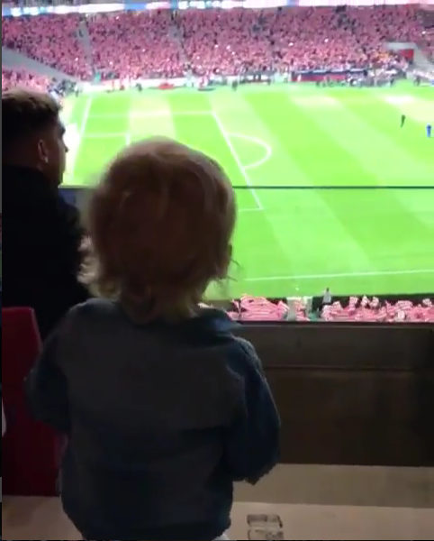 ¡La hija de Griezmann baila al ritmo del himno del Atleti! ¡La hija de Griezmann baila al ritmo del himno del Atleti!