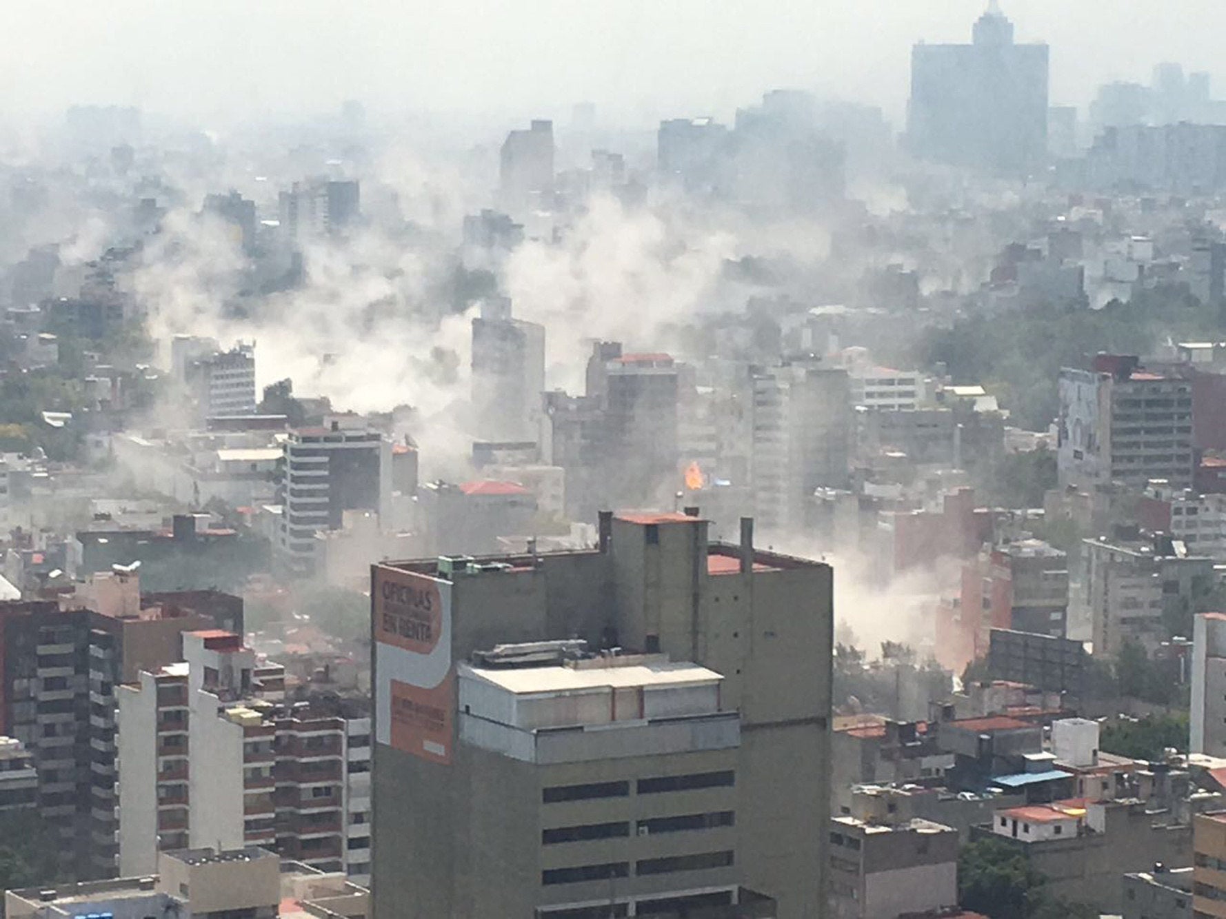 La embajada española en México activa el protocolo para localizar españoles tras el terremoto La embajada española en México activa el protocolo para localizar españoles tras el terremoto