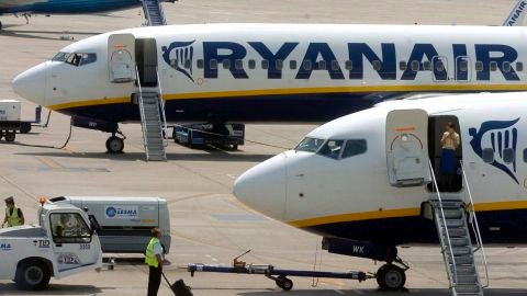 Dos aviones de la aerol&iacute;nea irlandesa de bajo coste Ryanair 