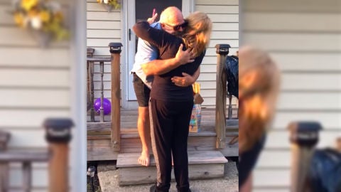 La emoci&oacute;n de un hombre que ve&iacute;a en blanco y negro al poder ver por primera vez los colores