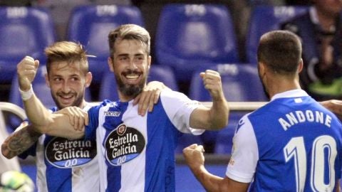Los jugadores del Deportivo celebran el gol de Luisinho ante el Alav&eacute;s