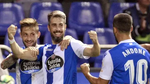 Los jugadores del Deportivo celebran el gol de Luisinho ante el Alavés Los jugadores del Deportivo celebran el gol de Luisinho ante el Alavés
