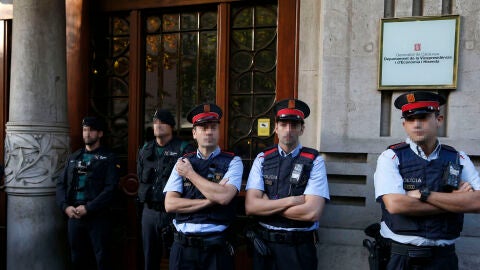 Operaci&oacute;n policial en sedes de la Generalitat