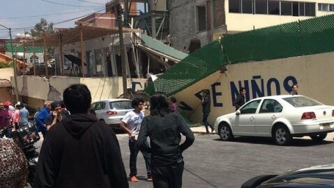 Imagen del colegio derrumbado por el fuerte terremoto de M&eacute;xico