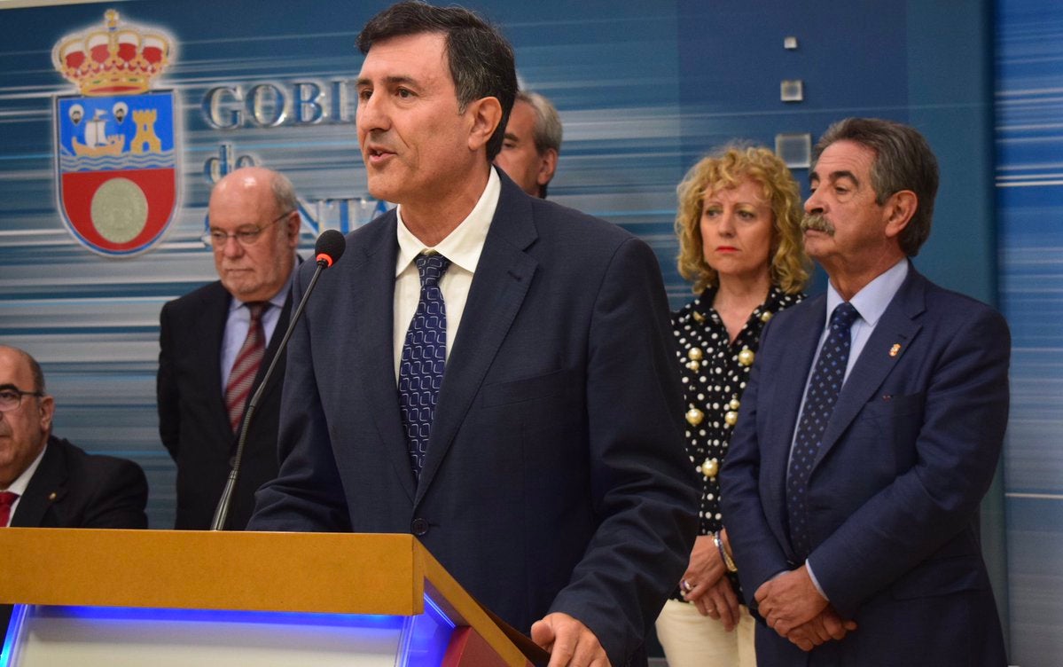 Fernández Mañanes afirma que el diálogo y la participación guiarán su gestión al frente de la Consejería Fernández Mañanes afirma que el diálogo y la participación guiarán su gestión al frente de la Consejería