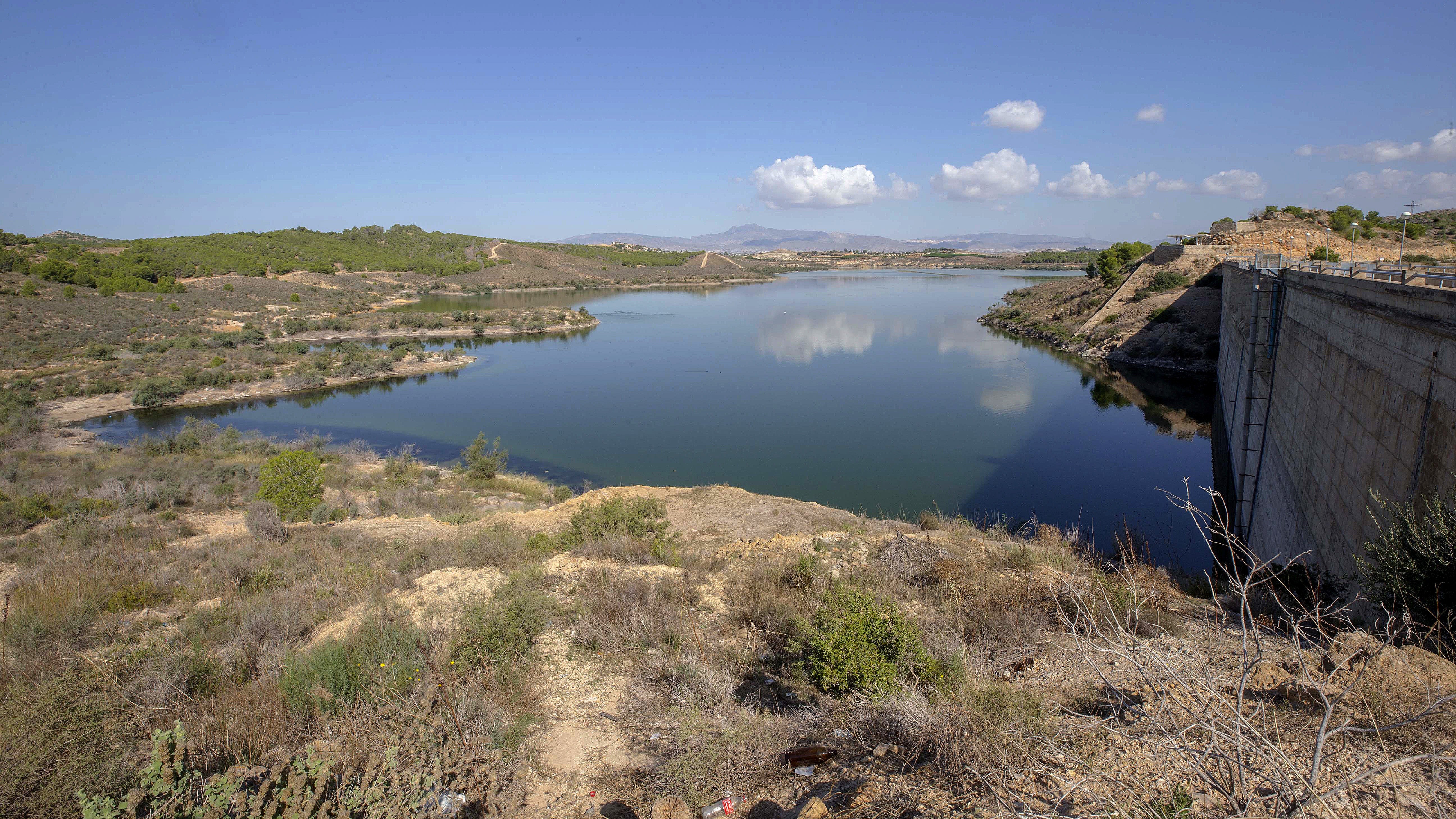 El abastecimiento de agua en los hogares está garantizado El abastecimiento de agua en los hogares está garantizado