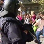 Varias calles cortadas en Barcelona por las protestas tras los registros y detenciones de miembros del Govern