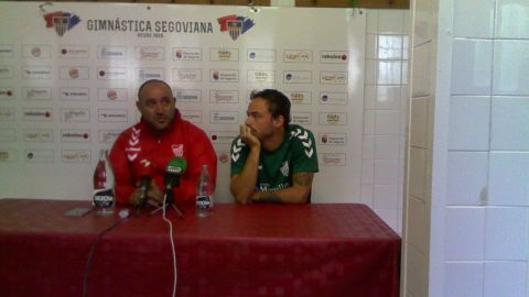 El entrenador Abraham Garc&iacute;a con el guardameta Pablo