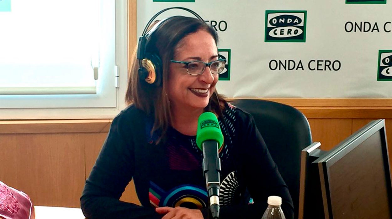 Sociedad Anónima: Cristina Luna, la voz de radio hispana en Pensilvania Sociedad Anónima: Cristina Luna, la voz de radio hispana en Pensilvania