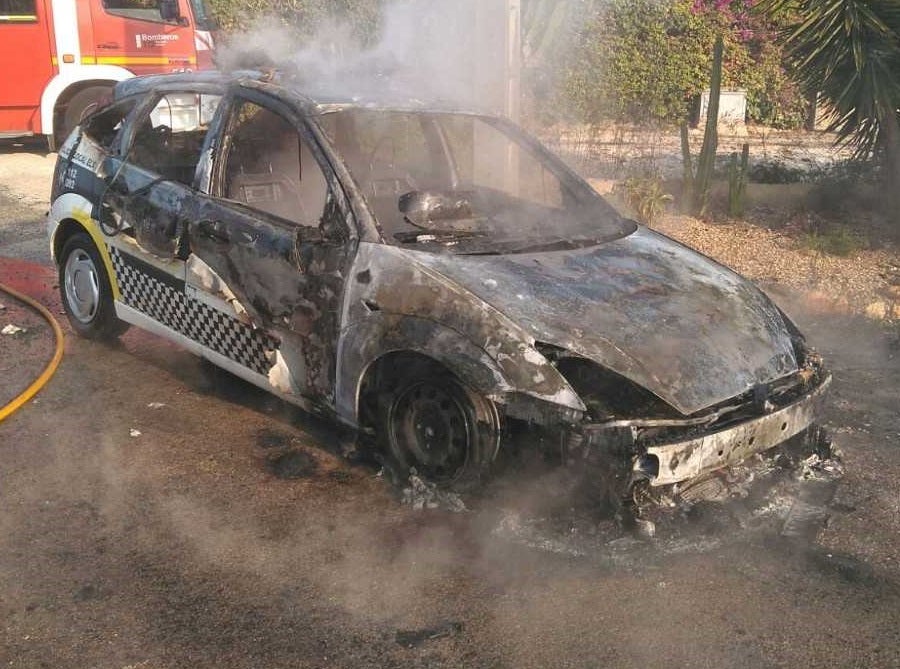 El incendio de un coche de la Policía Local levanta a los sindicatos contra el mal estado de la flota El incendio de un coche de la Policía Local levanta a los sindicatos contra el mal estado de la flota