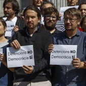 Pablo Iglesias en la puerta del Congreso para rechazar las detenciones de los altos cargos de la Generalitat