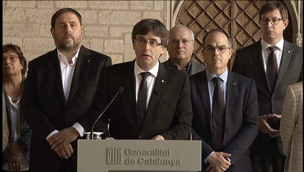 Puigdemont denuncia que el Estado "ha suspendido de facto el autogobierno y ha aplicado de facto un estado de excepción"