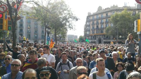 Concentraci&oacute;n en Barcelona en contra de las detenciones y registros de la Guardia Civil