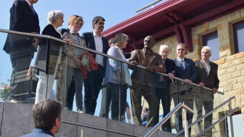 Inaugurada la escultura de Vicente Zarag&uuml;eta